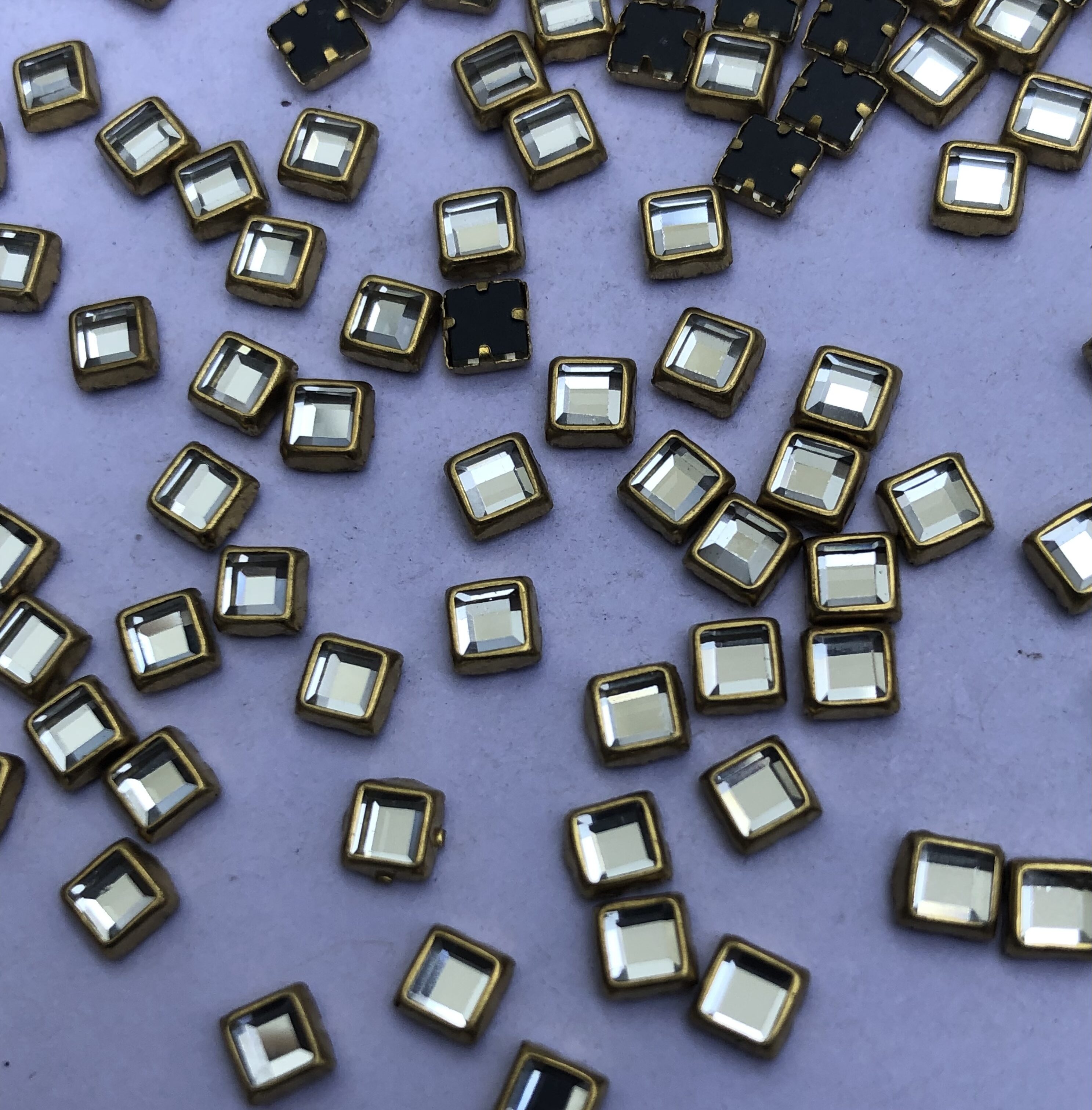Glass White - 3x3 PlainSquare, 50 Gram