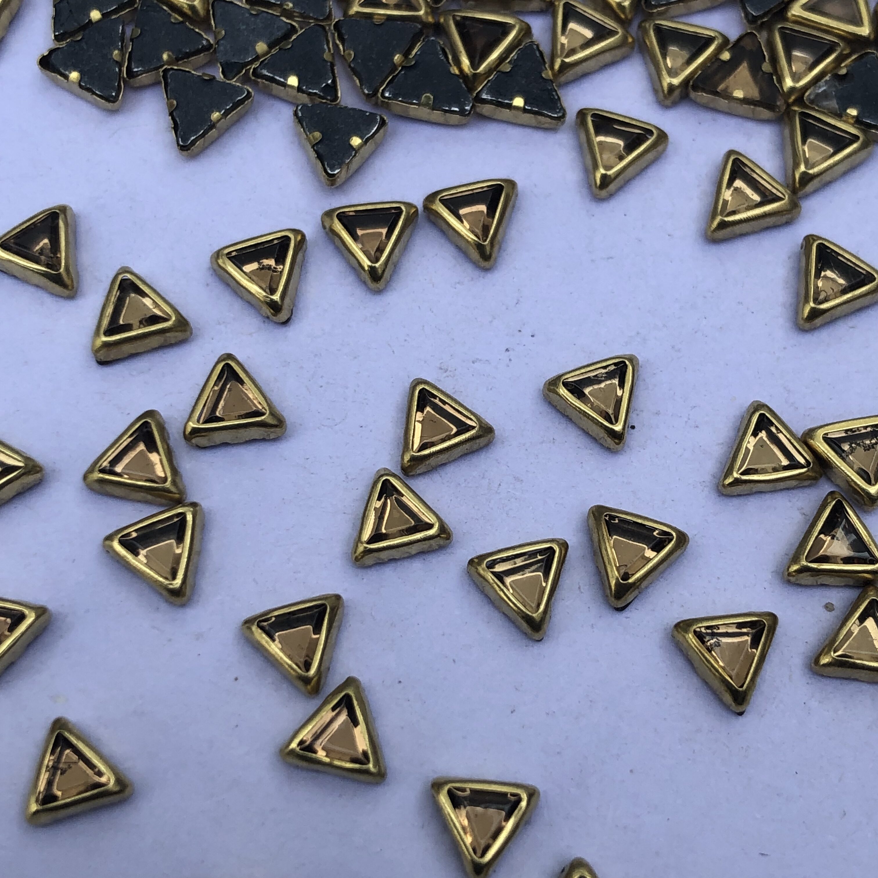 Gold Shade - Triangle 4k Gold Shade, 50 Gram