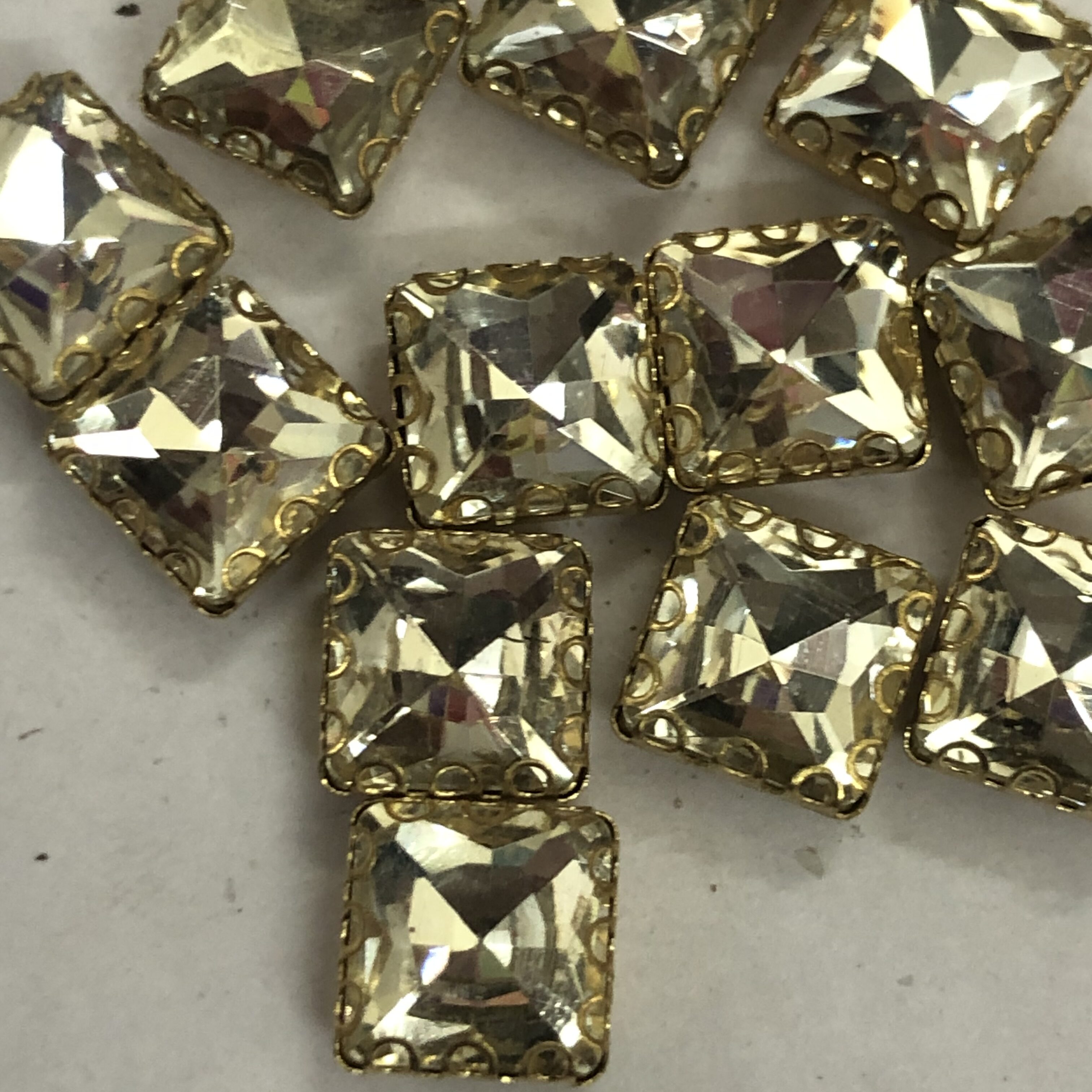 8x8Square Clipstone - White