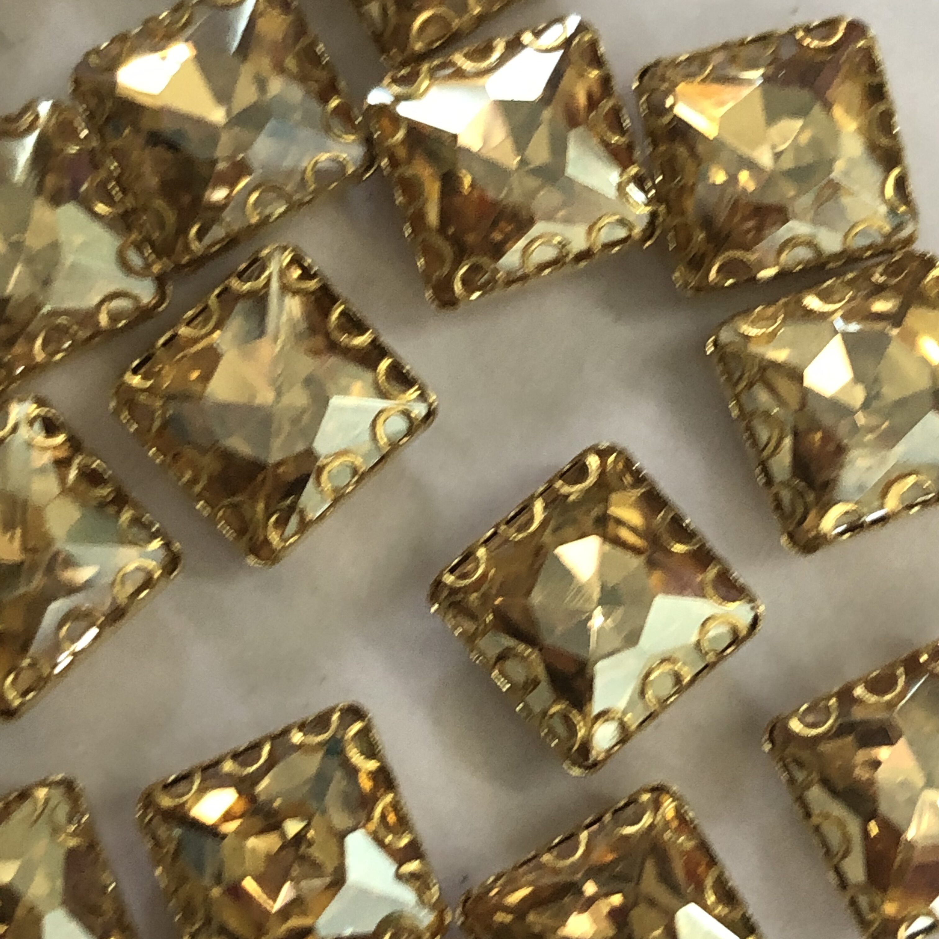 8x8Square Clipstone - Gold