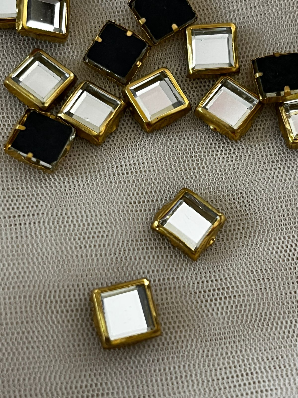 Glass White - 8x8 PlainSquare, 10Gram
