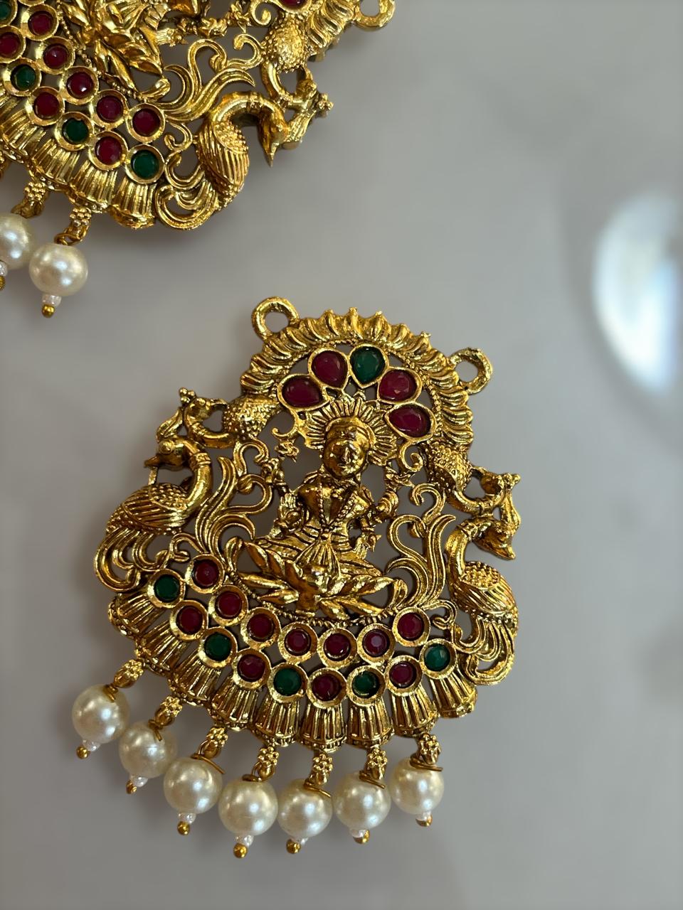 Pendent-8