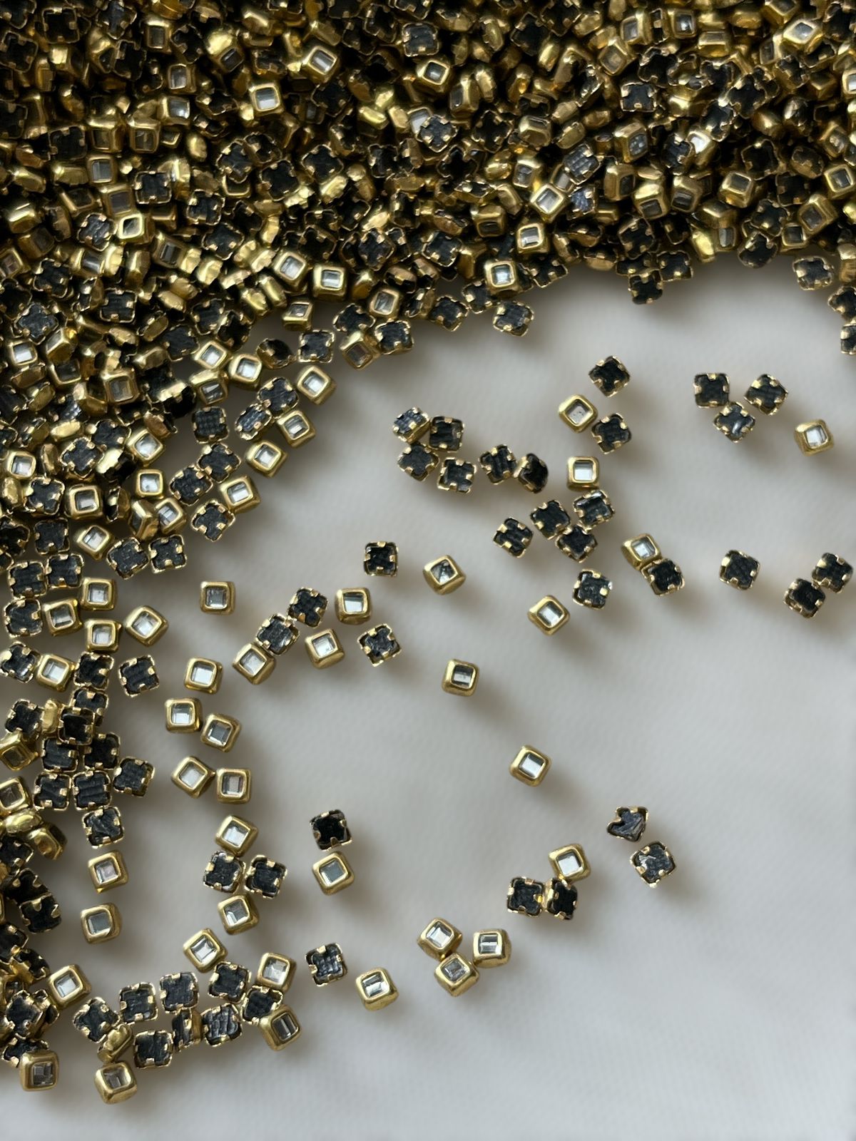 Gold Shade - Micro Square, 10Gram
